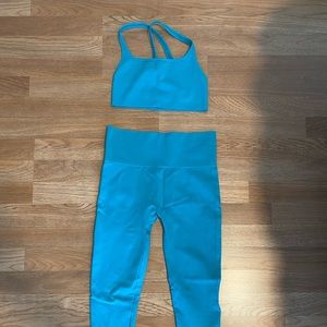 SET Active two piece set size M